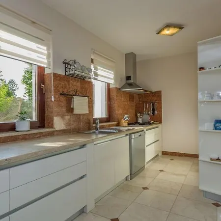 Luxury Harmony With Private Heated Pool In Istria - Pula - Rakalj Villa Prhati