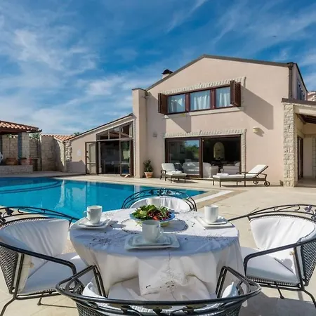 Luxury Harmony With Private Heated Pool In Istria - Pula - Rakalj *