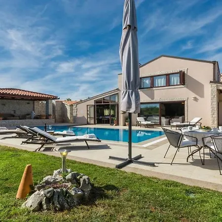 Luxury Harmony With Private Heated Pool In Istria - Pula - Rakalj Prhati